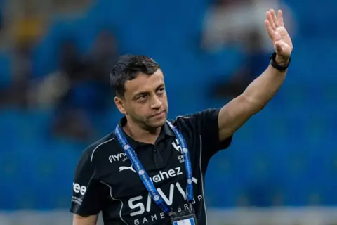 من مصر.. الشلهوب يعود لقيادة شباب الهلال في رحلة الإعداد للموسم الجديد